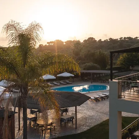 Ξενοδοχείο με διαμερίσματα τσόκας 4*