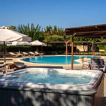 Tsokas Aparthotel Finikounta